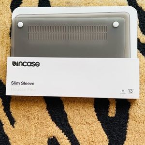 NEW! INCASE SeeThru Case for MacBook 13 Inch Laptop Computer